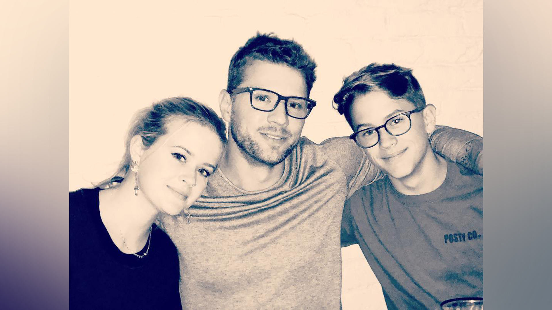 Ryan Phillippe com os filhos de Reese Witherspoon