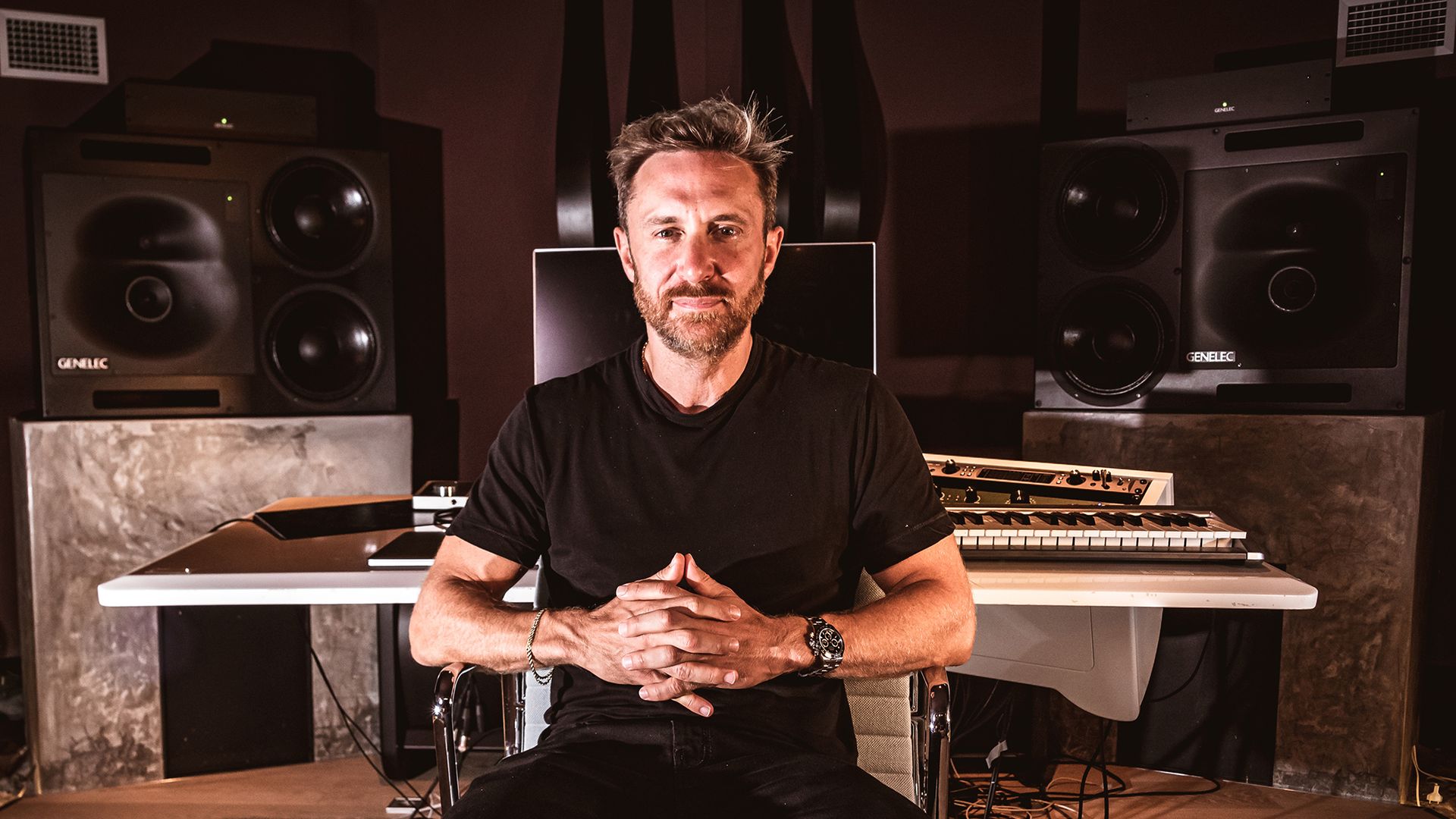 O músico David Guetta – homem Escorpião