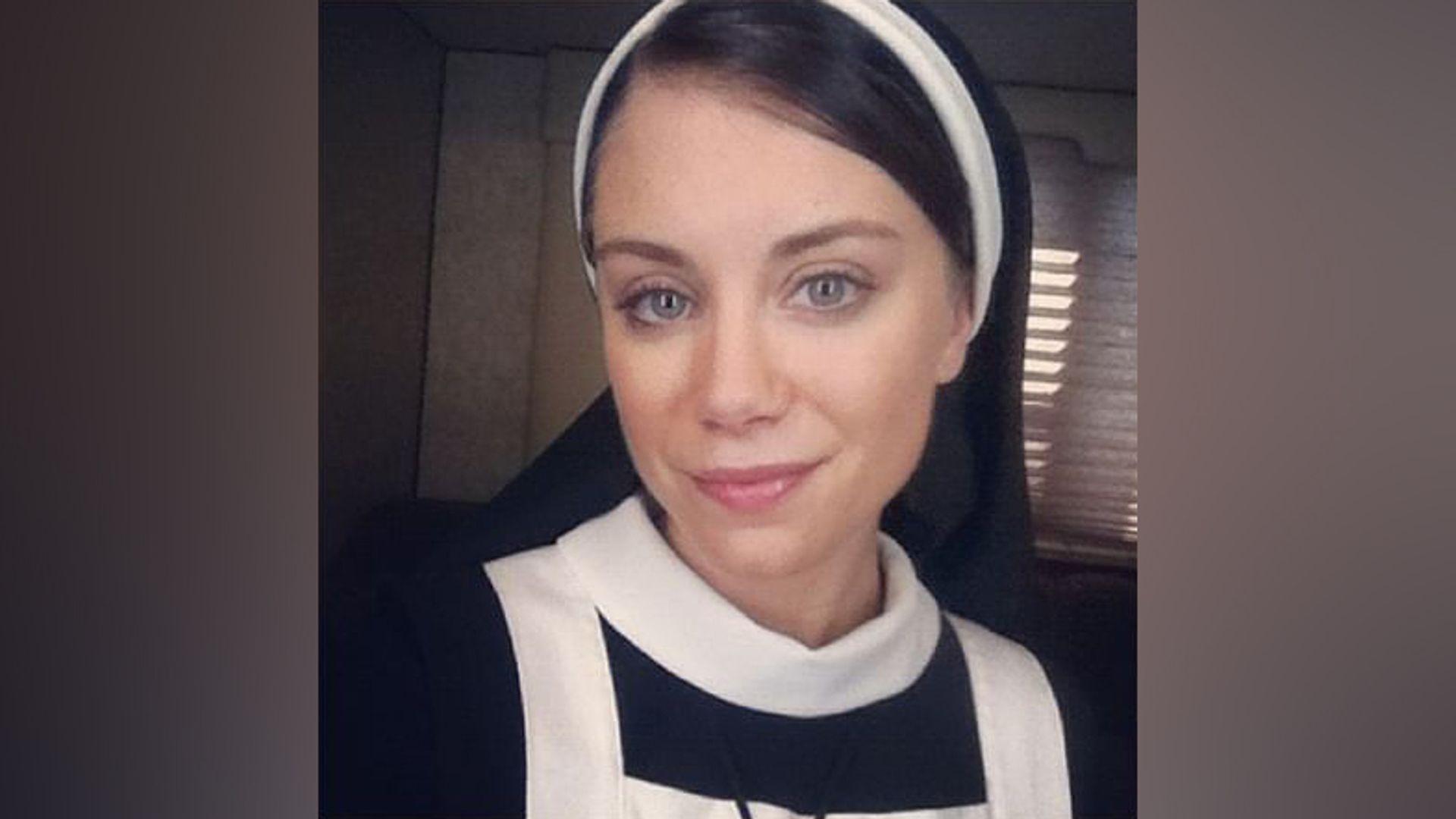 Jennifer Holland na série American Horror Story