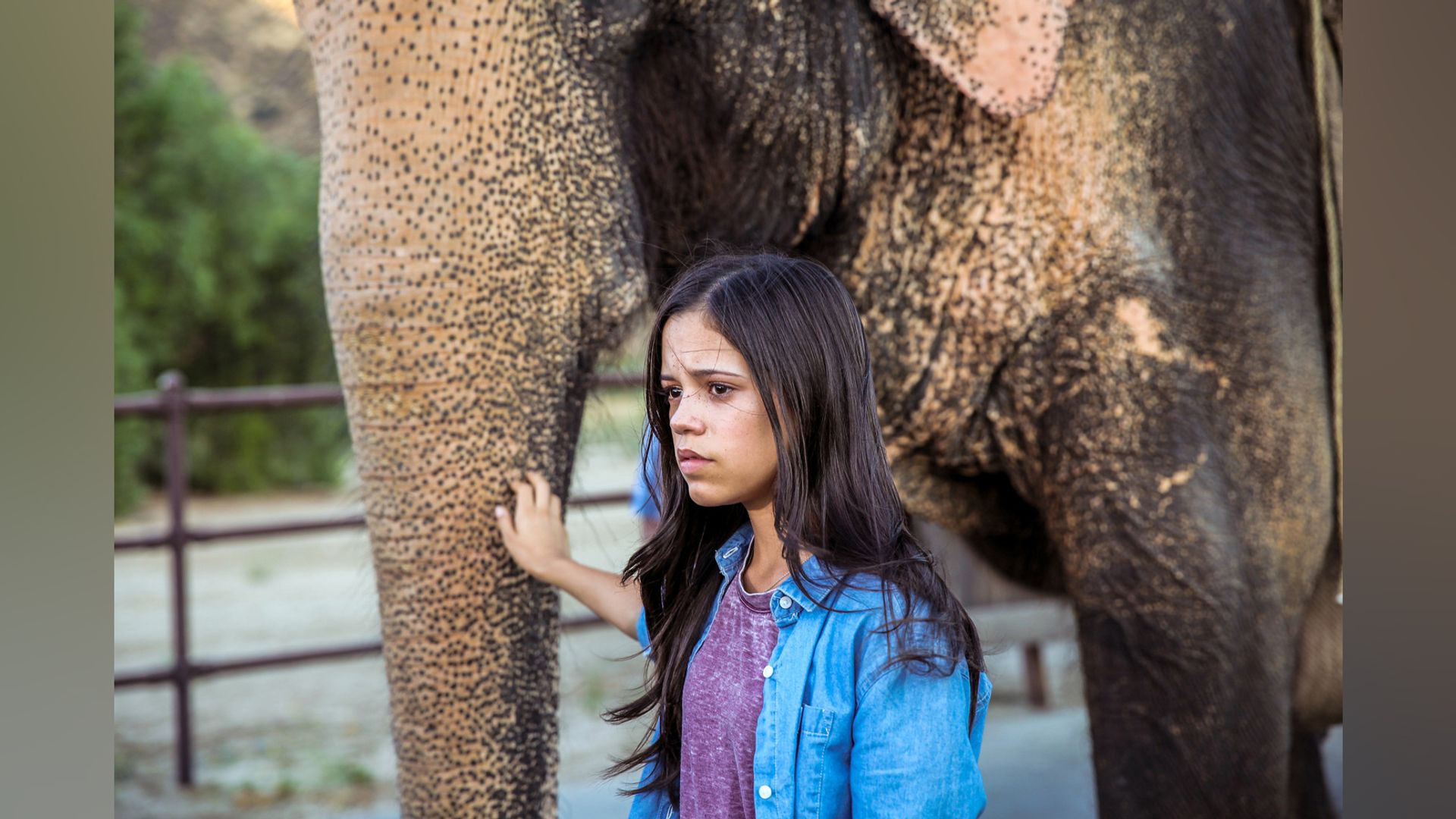Jenna Ortega no filme Saving Flora