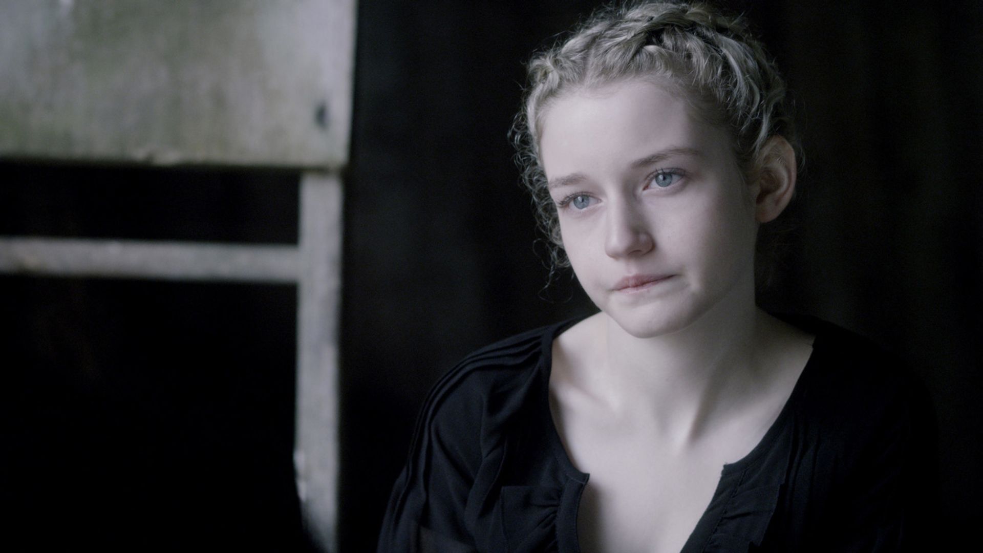 Julia Garner no filme 'We Are What We Are'