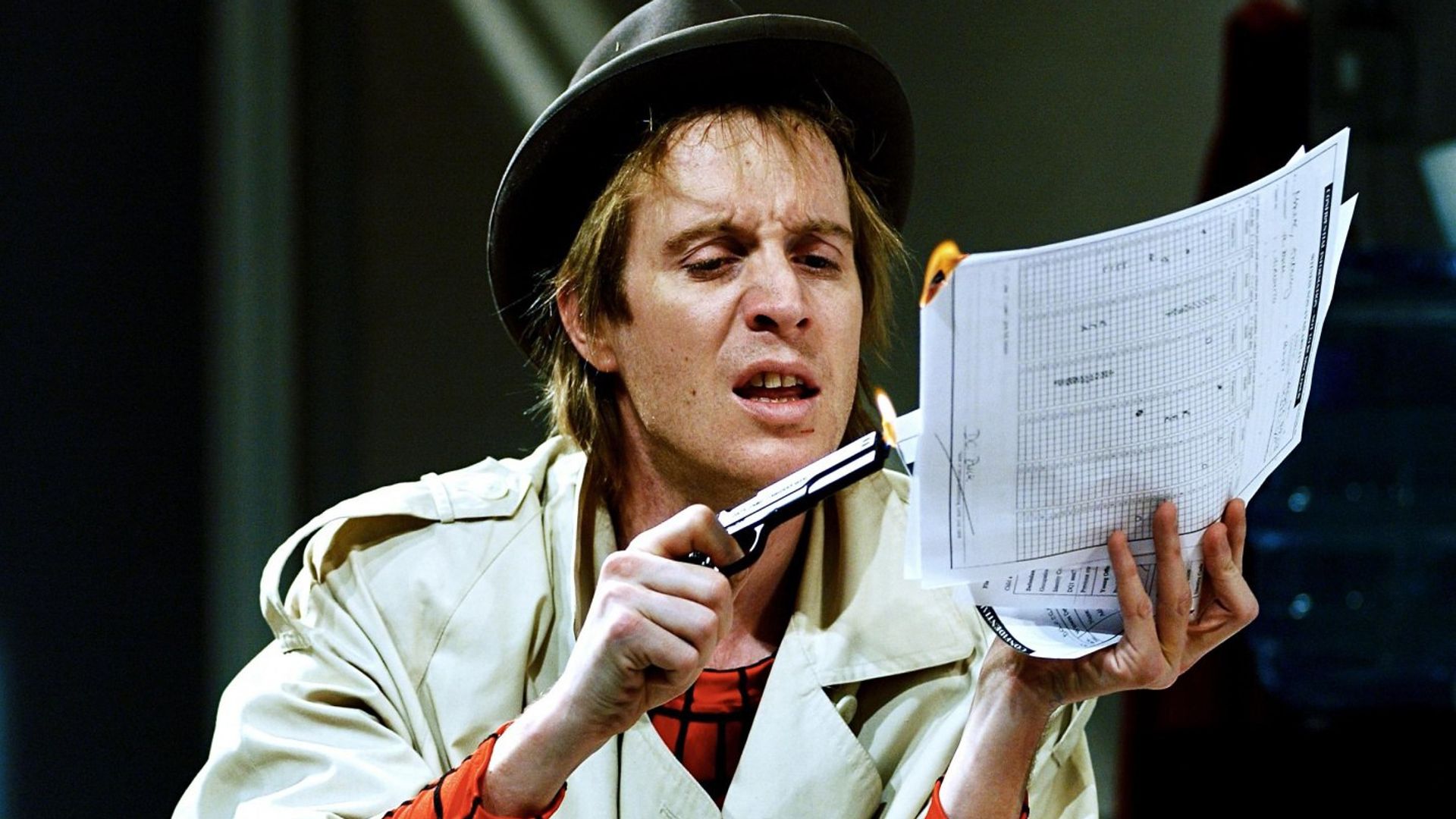 Rhys Ifans na peça 'Accidental Death of an Anarchist'