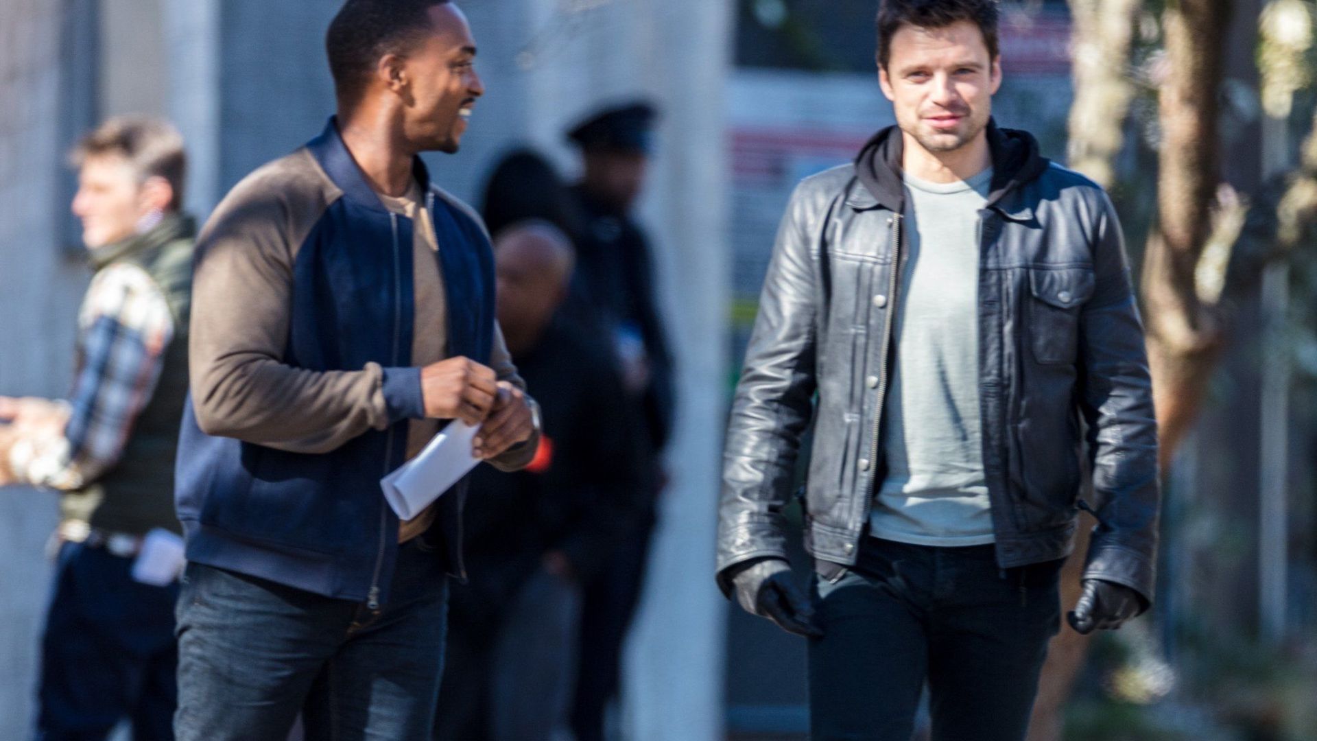 Sebastian Stan e Anthony Mackie no set de The Falcon and the Winter Soldier