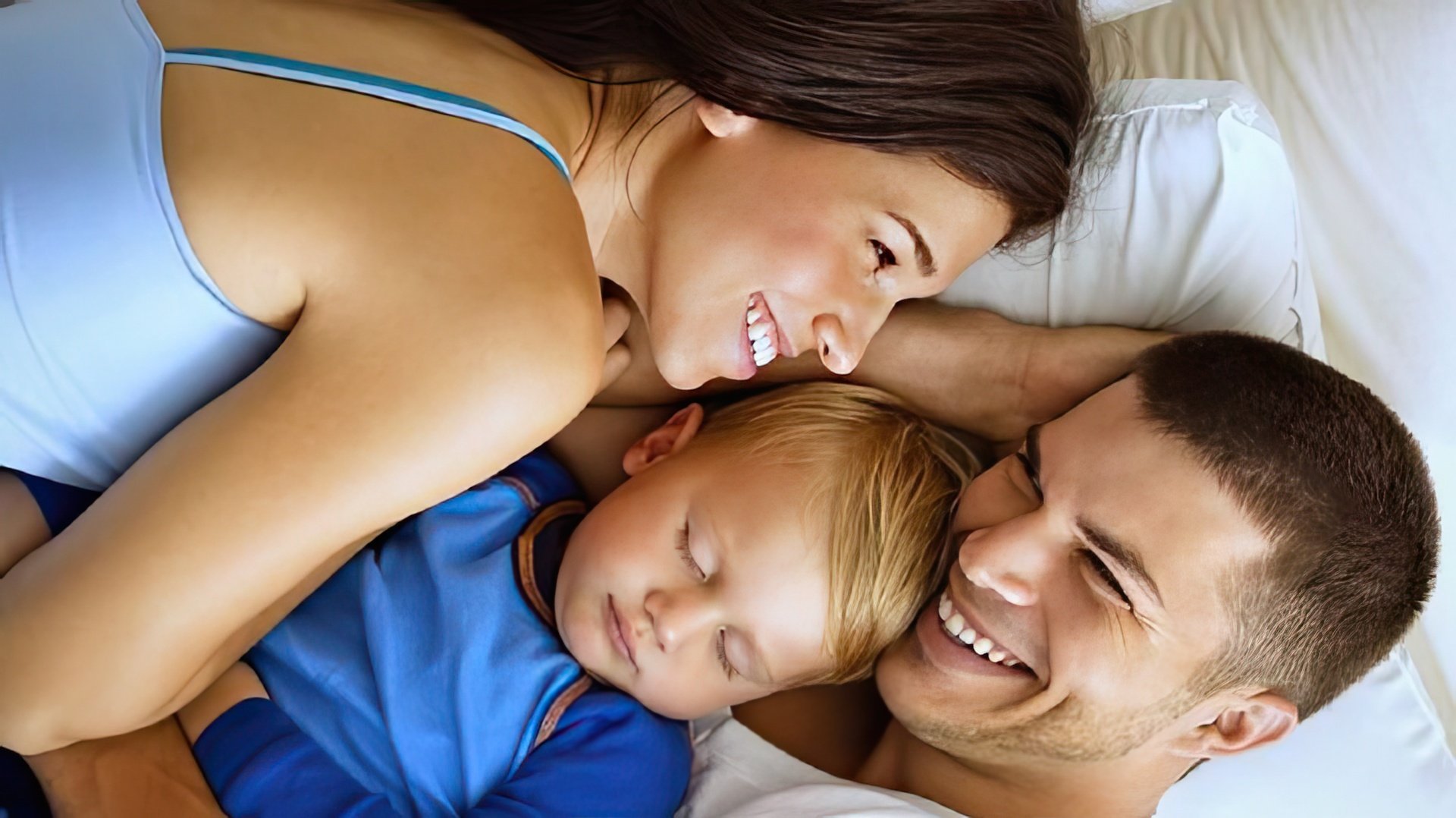 Mãe Virgem e Pai Leão Adoram o Seu Bebé