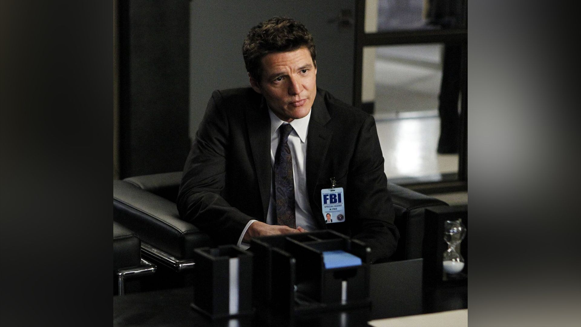 Pedro Pascal na série "The Mentalist"