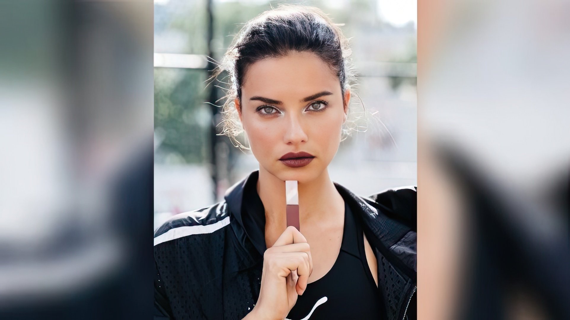 Adriana Lima num anúncio da Maybelline