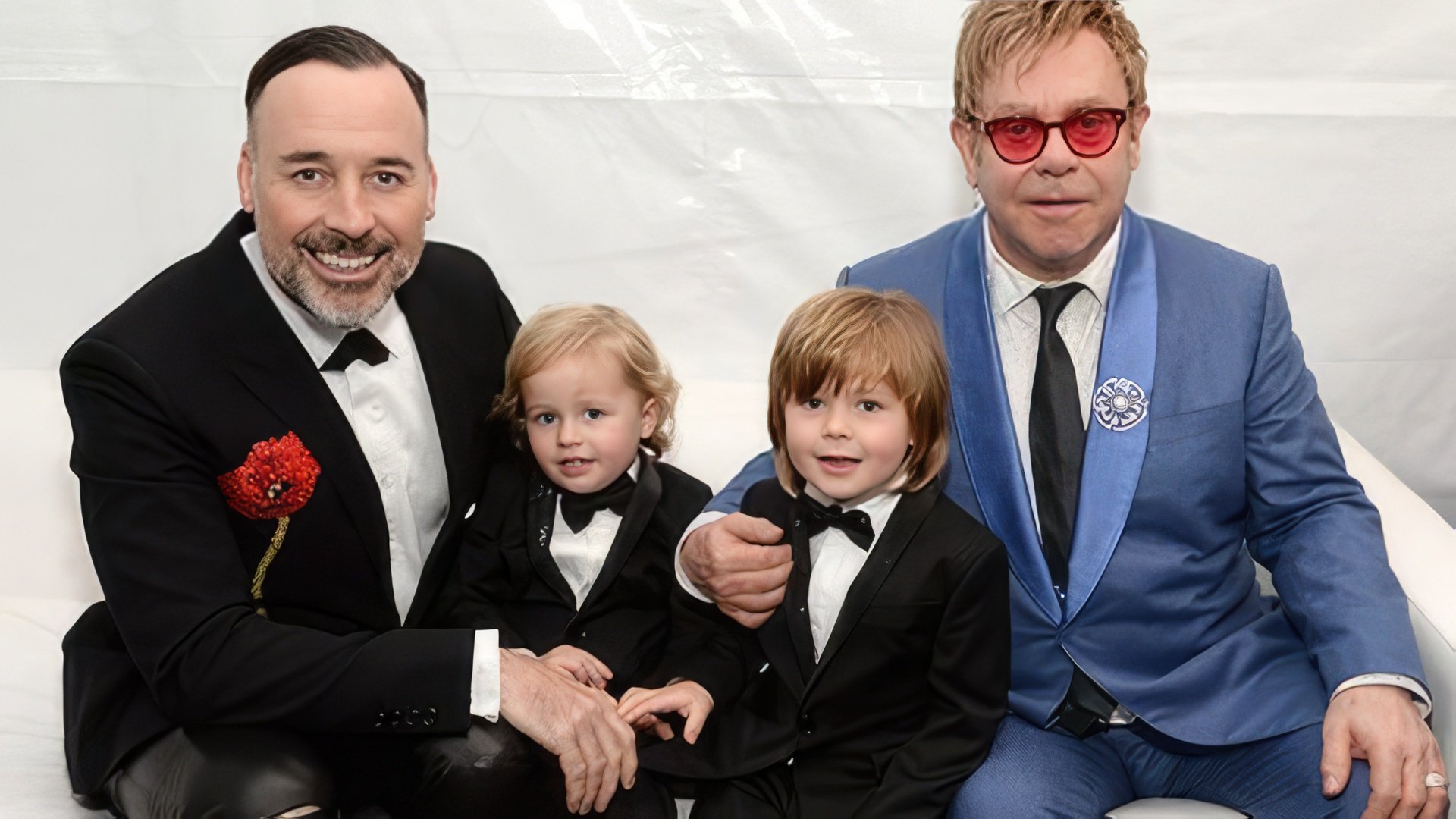Elton John e David Furnish com os filhos