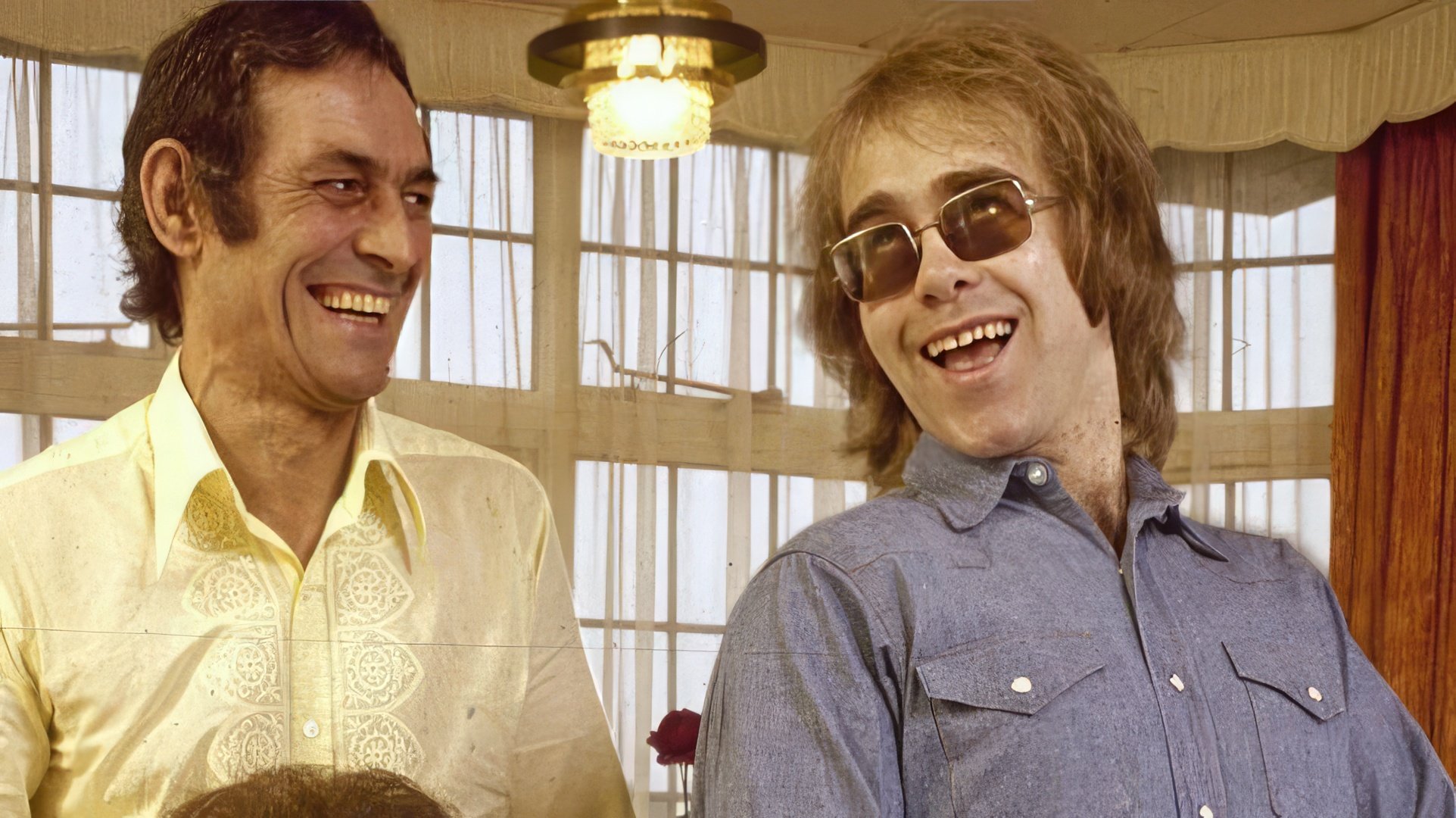 Elton John com o padrasto Fred Fairbrother
