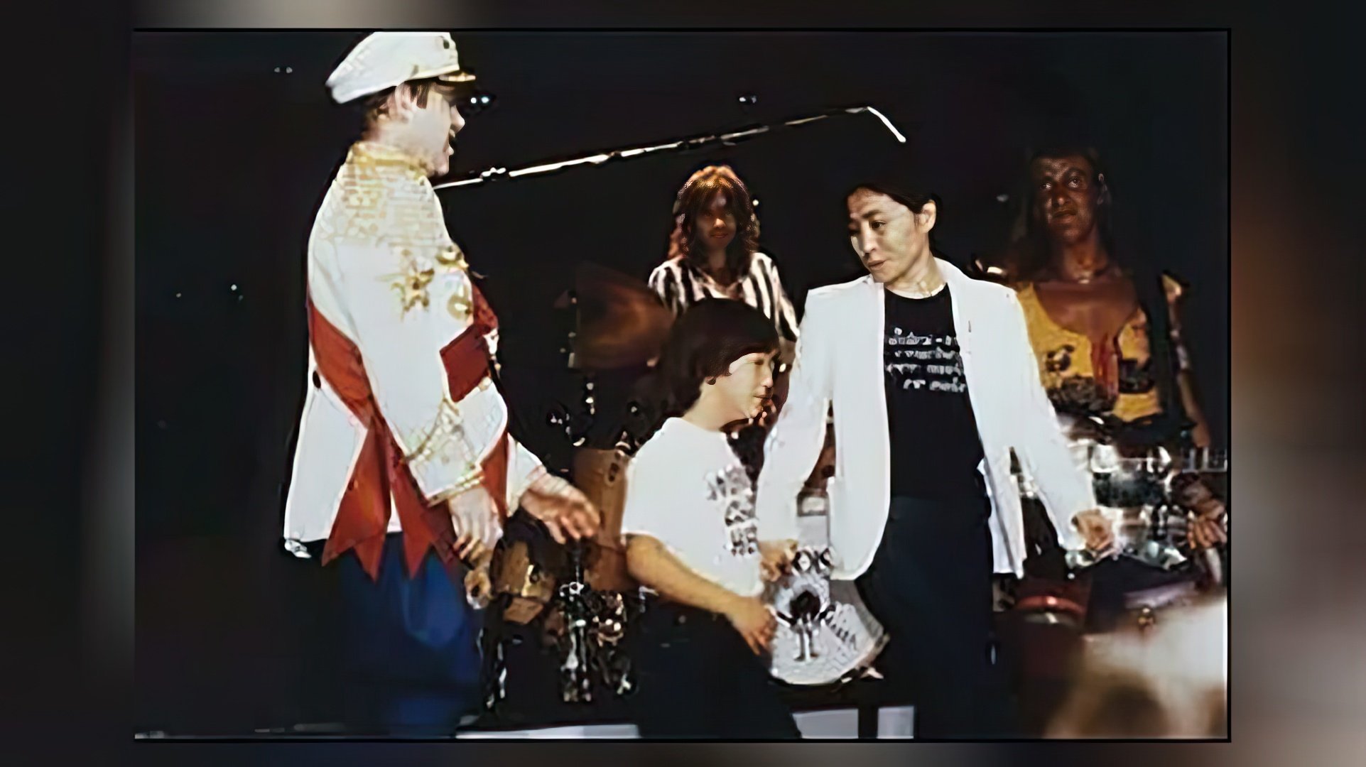Elton John, Yoko Ono e Sean Lennon no concerto memorial de John Lennon