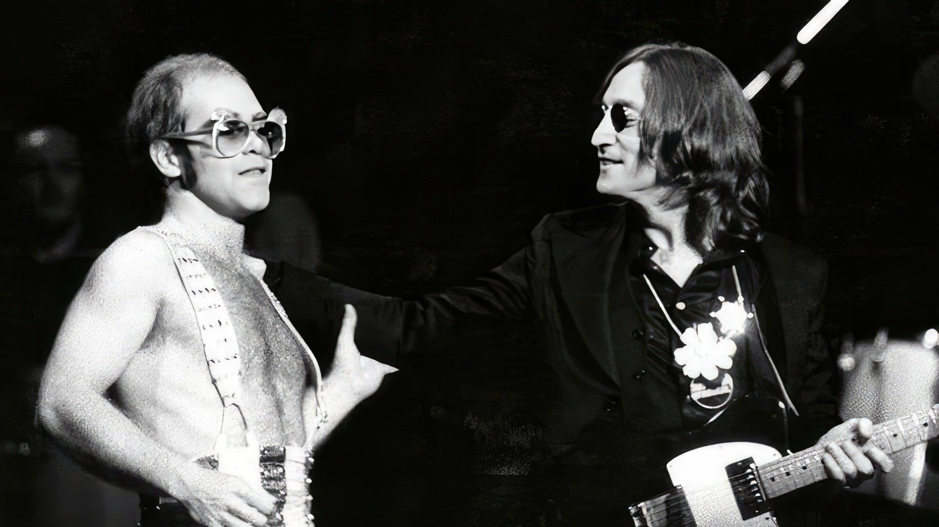Elton John e John Lennon tornaram-se mais tarde amigos próximos