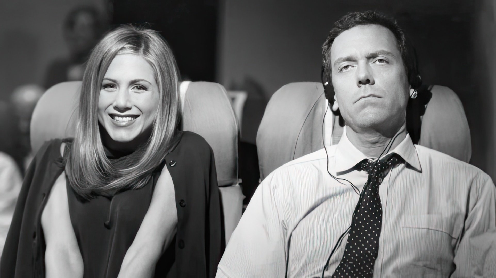 Jennifer Aniston e Hugh Laurie no set de 'Friends'