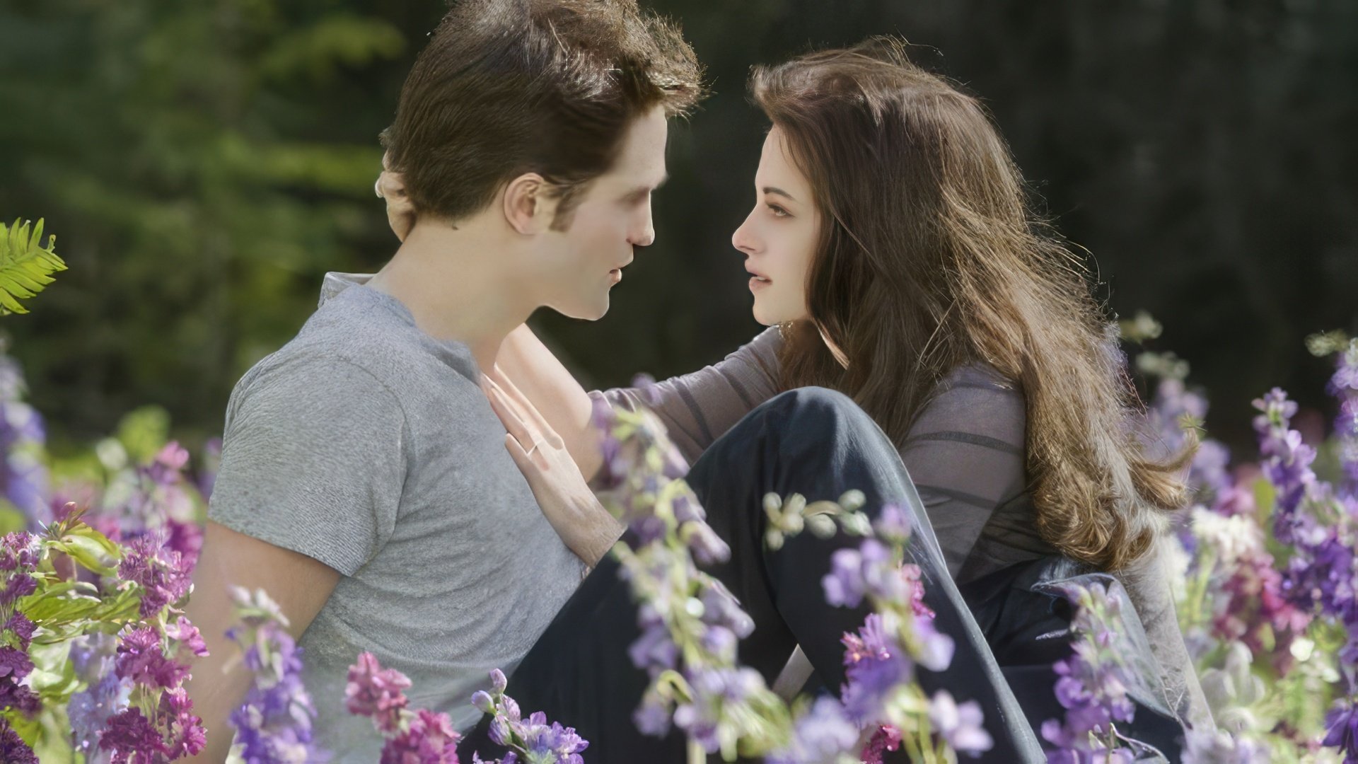 Robert Pattinson e Kristen Stewart no set de "Twilight"