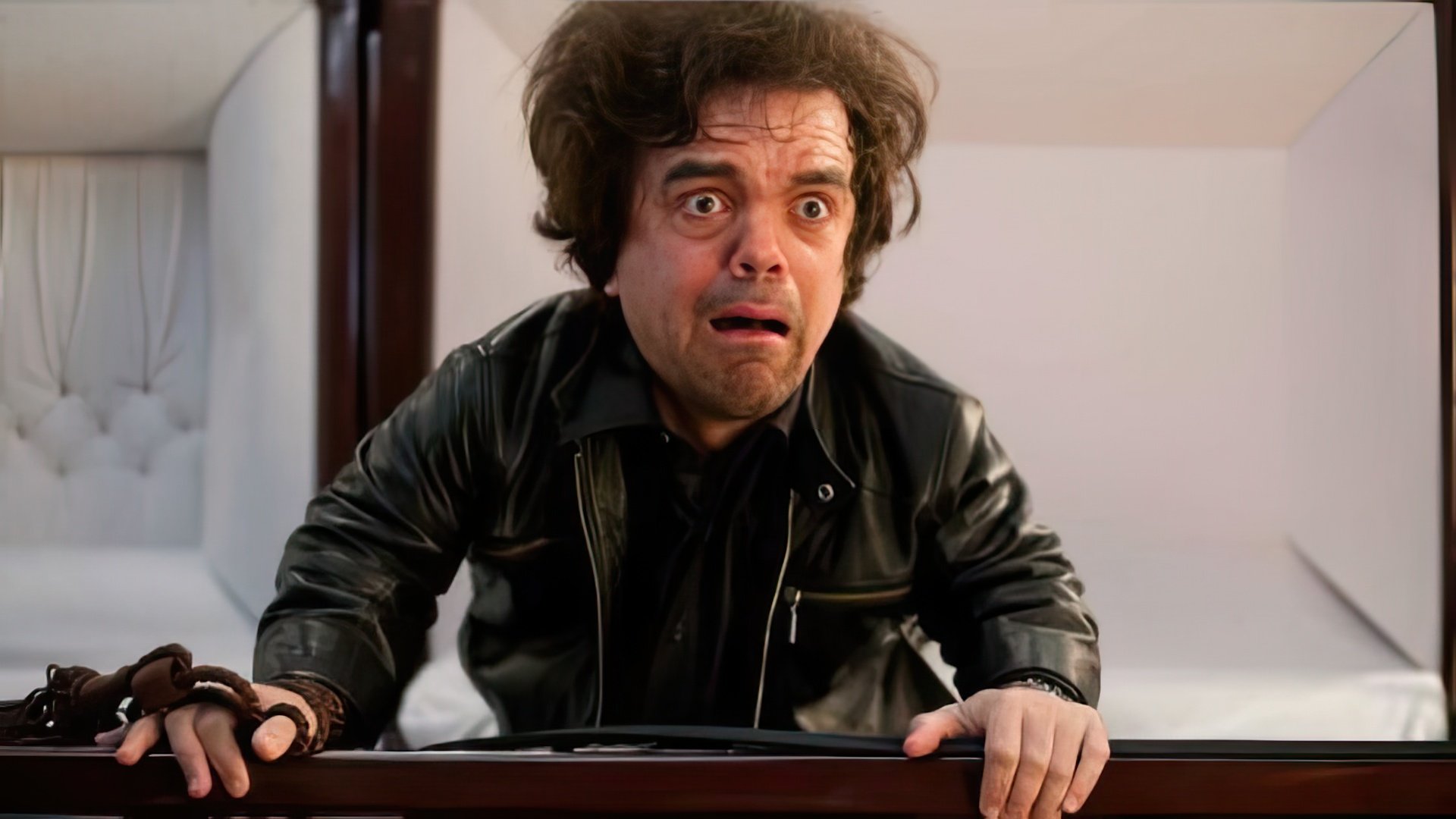 A personagem excêntrica de Peter Dinklage em "Death at a Funeral"
