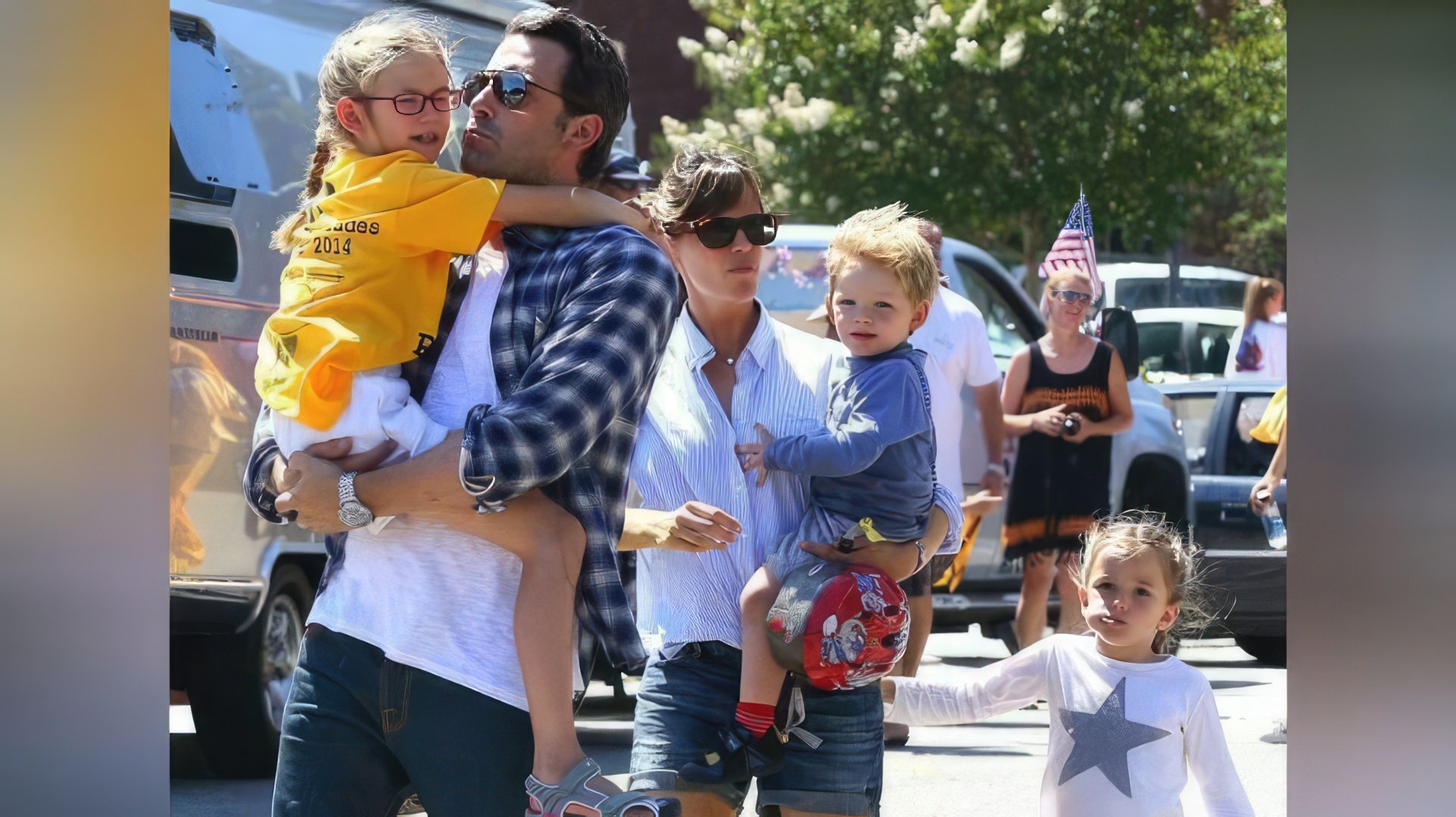 Ben Affleck com a esposa e os filhos