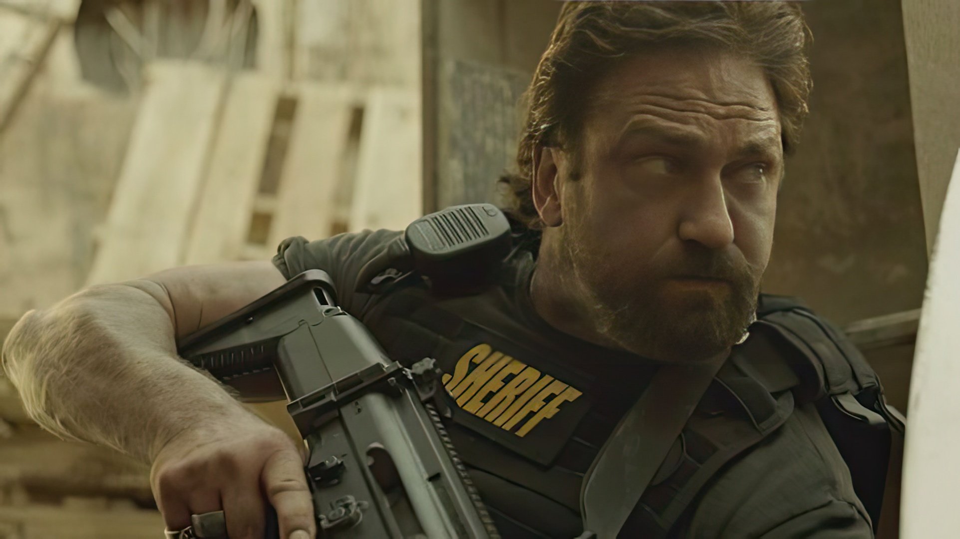 Gerard Butler no filme "Den of Thieves"