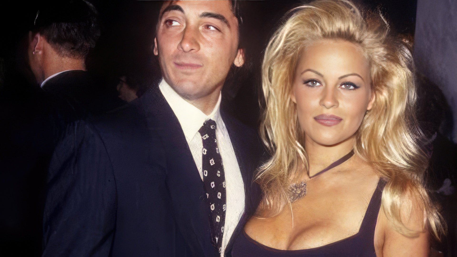 Pamela Anderson namorou com Scott Baio