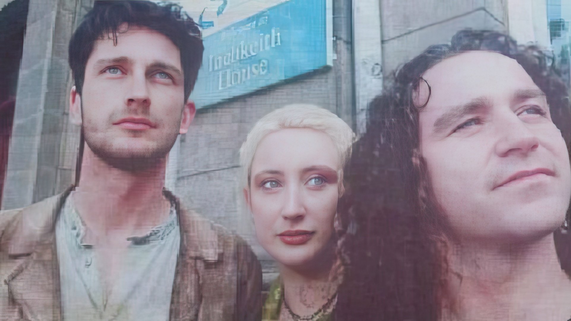 Gerard Butler jovem na produção de "Trainspotting" (à esquerda)