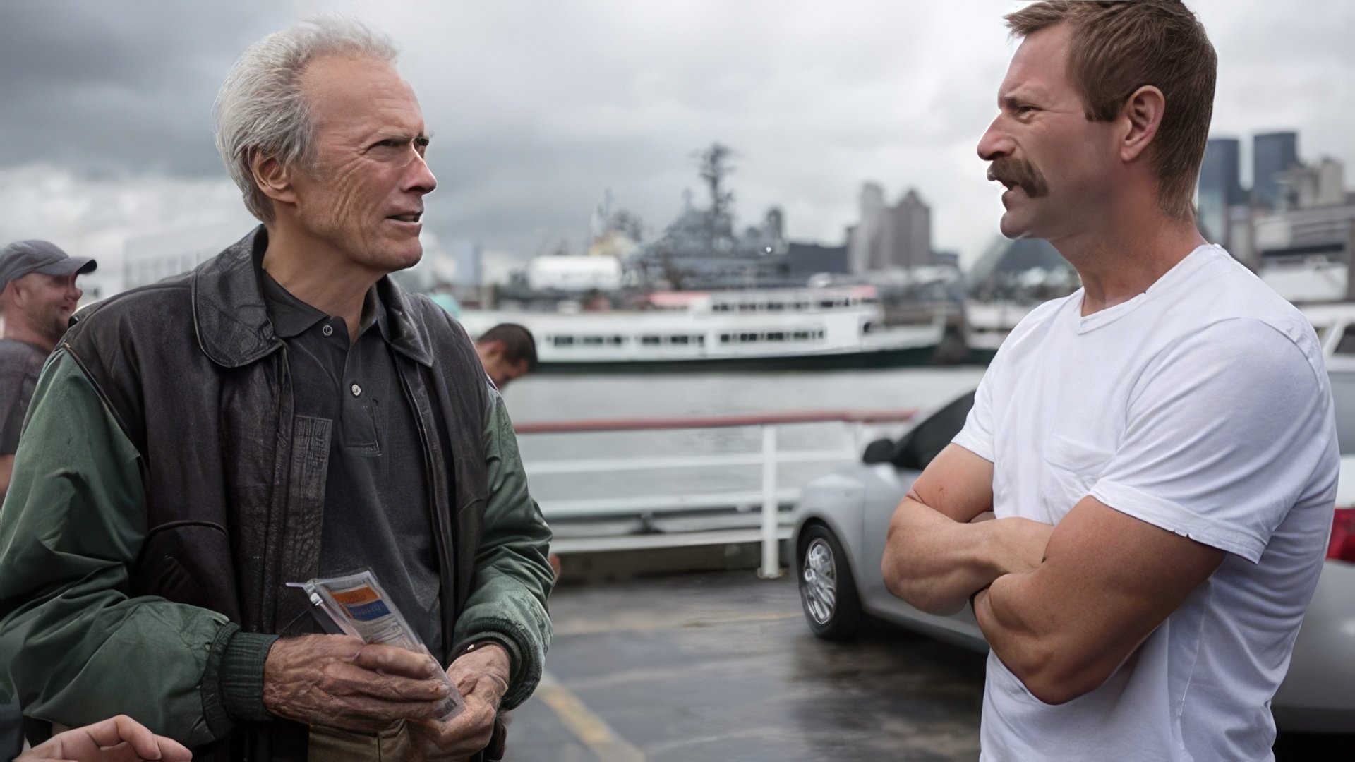 Clint Eastwood e Aaron Eckhart no set de Sully