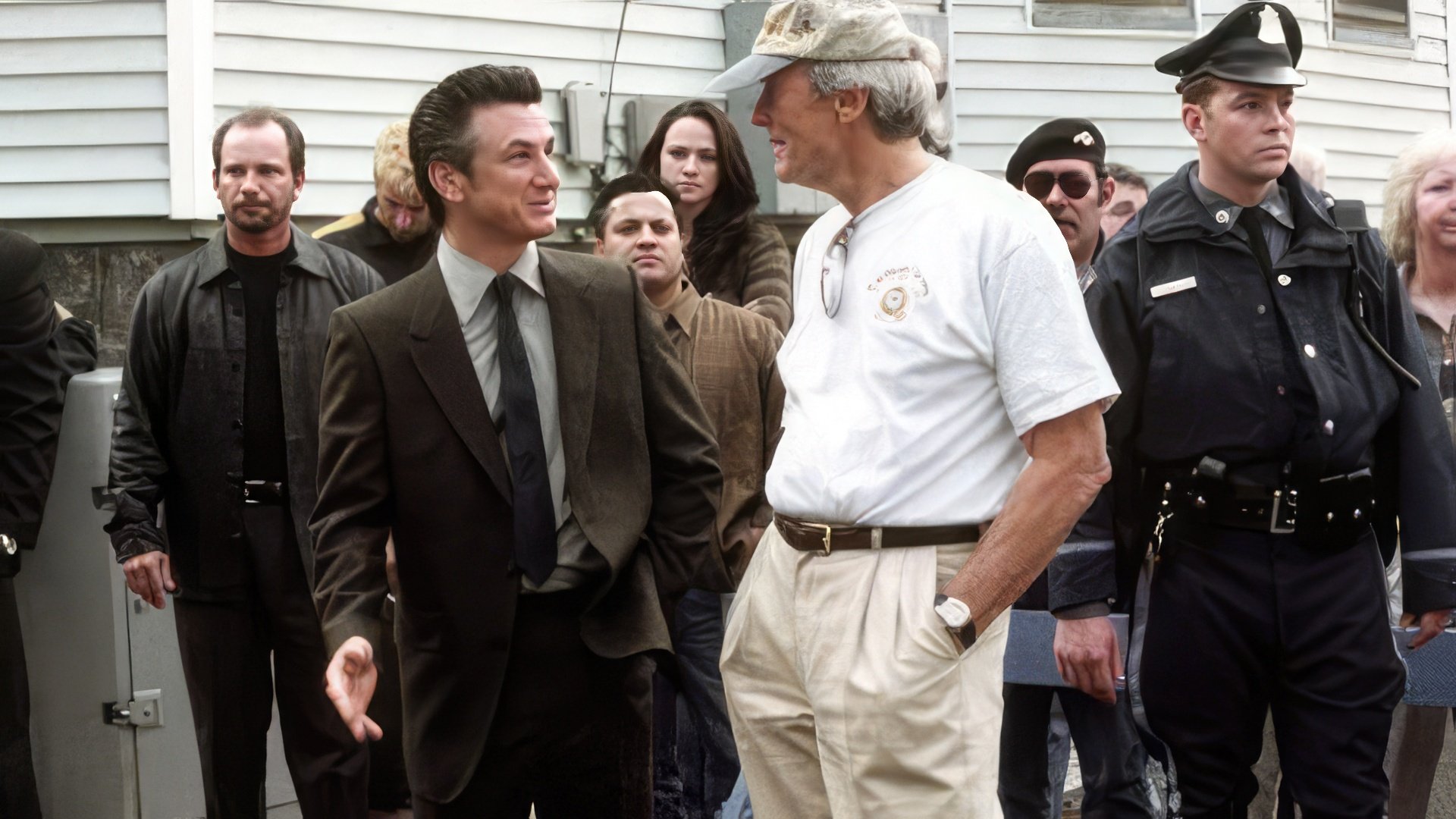 Clint Eastwood e Sean Penn no set do thriller Mystic River