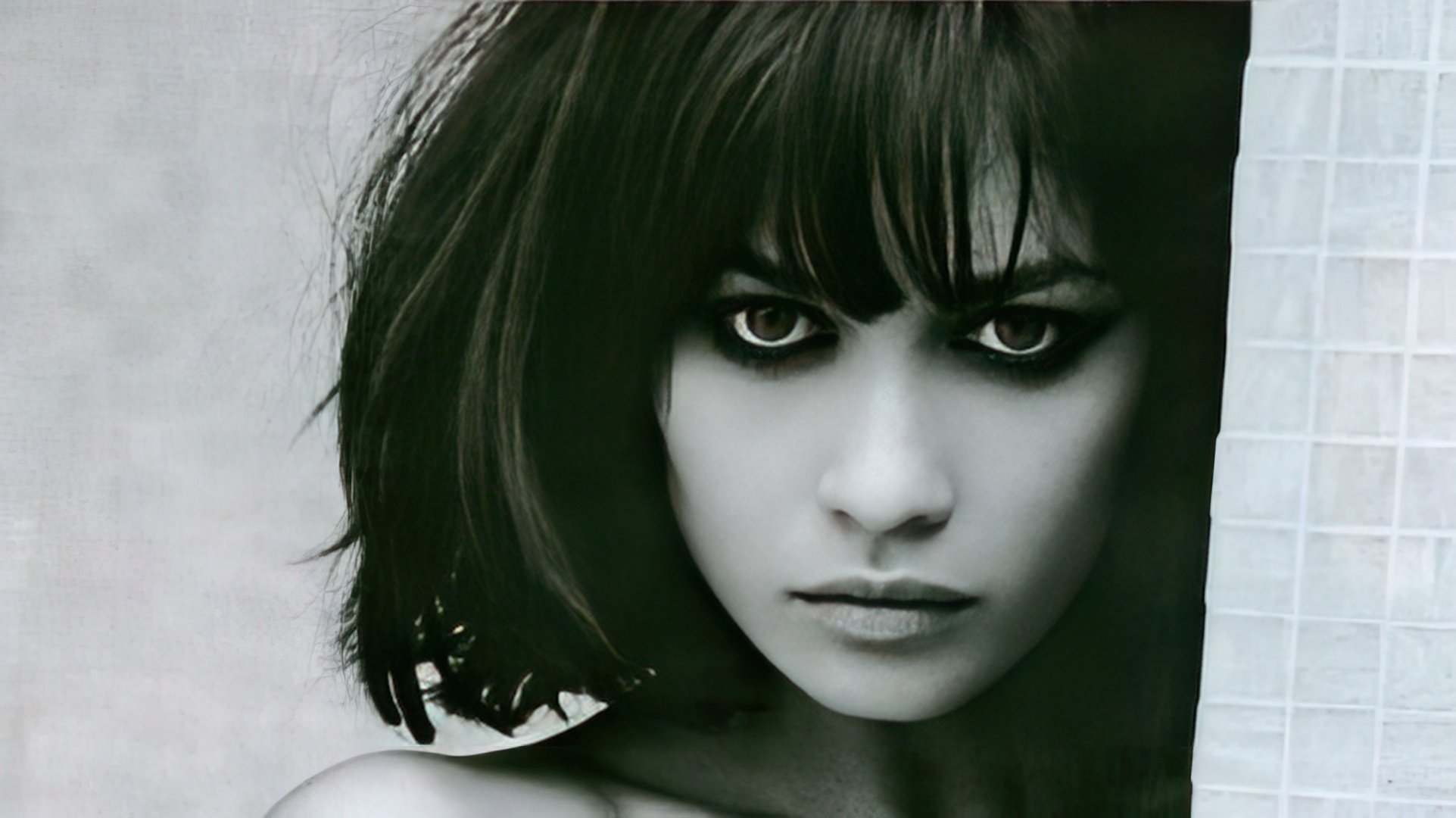 A altura de Olga Kurylenko é de 176 cm