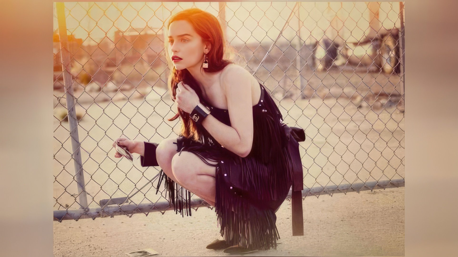 Emilia Clarke numa sessão fotográfica
