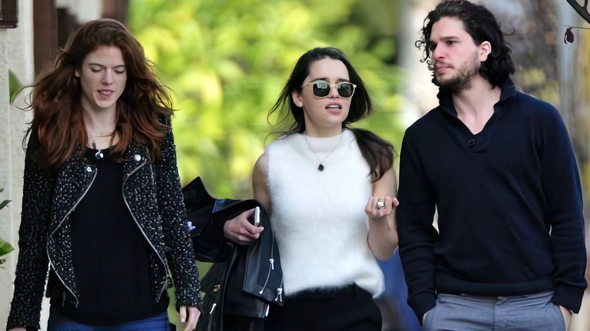 Emilia Clarke, Rose Leslie e Kit Harington num passeio