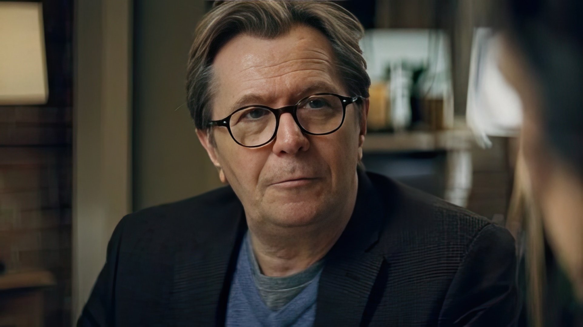 Gary Oldman no filme 'Crisis'