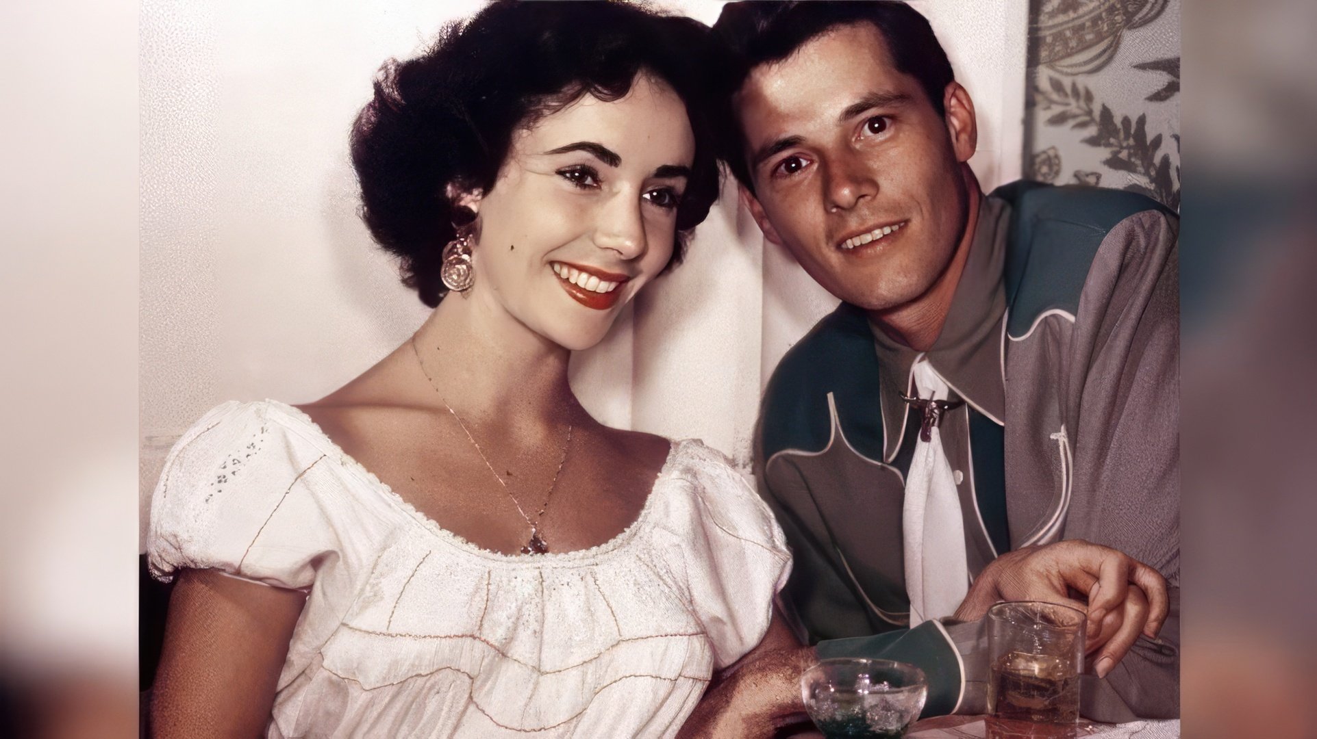 O primeiro marido de Elizabeth Taylor é Conrad Nicholson Hilton Jr.