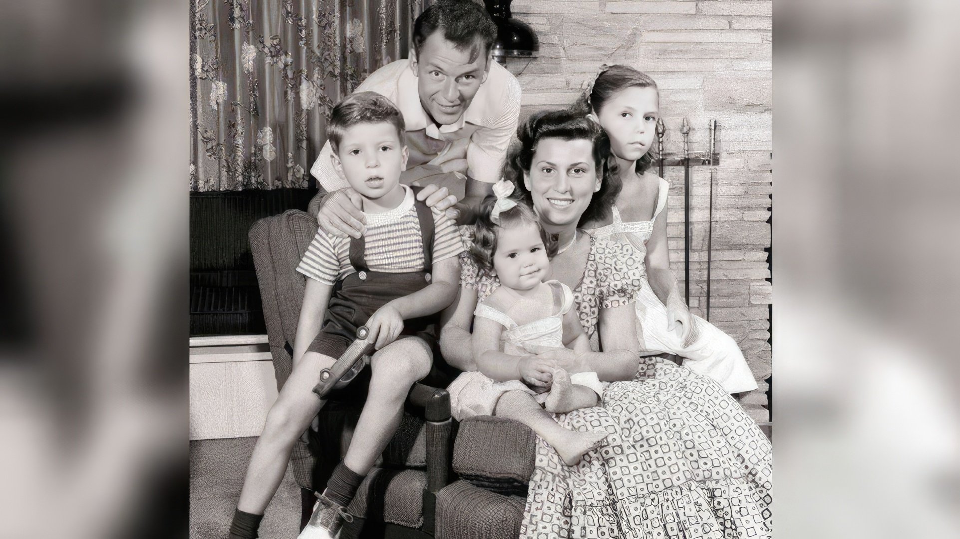 Frank Sinatra com a esposa e os filhos