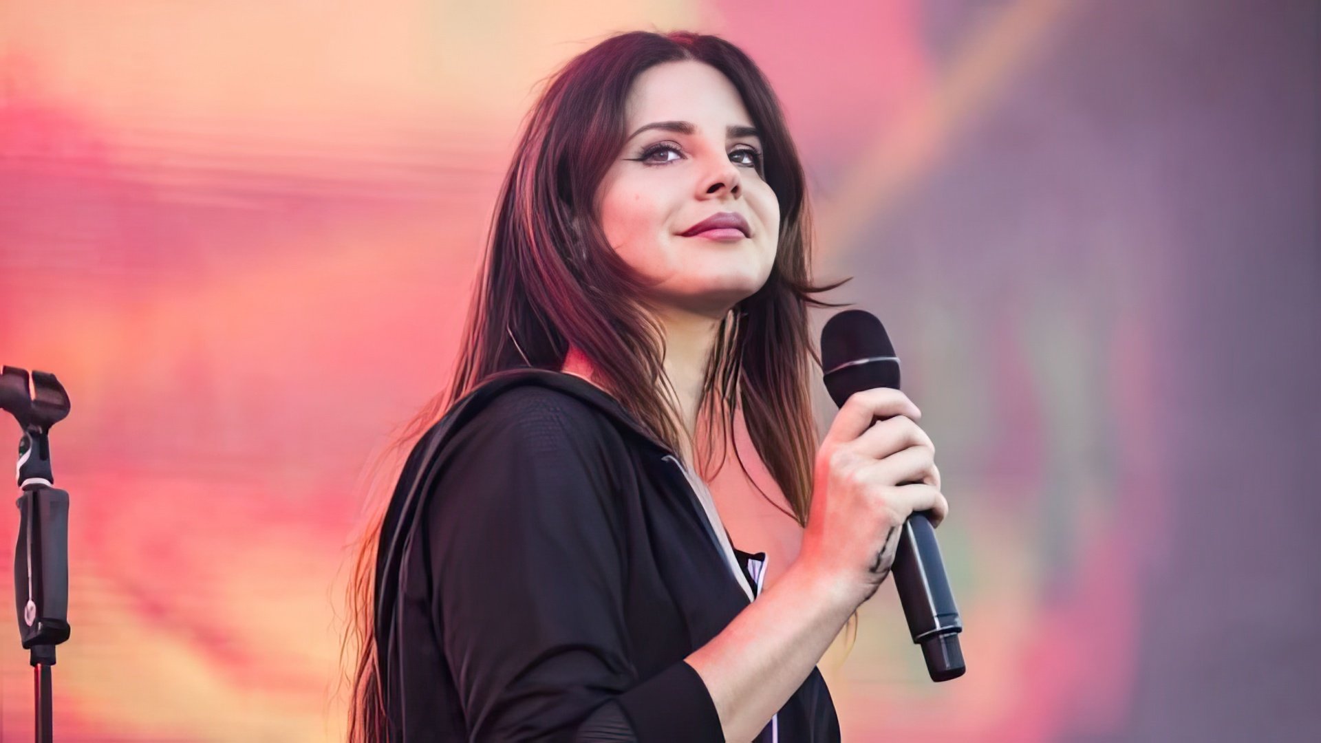 Em 2018, Lana Del Rey fez uma digressão mundial em apoio ao novo álbum