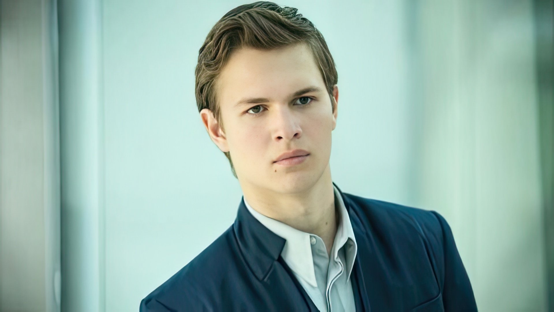 Ansel Elgort como Caleb Prior em Divergent