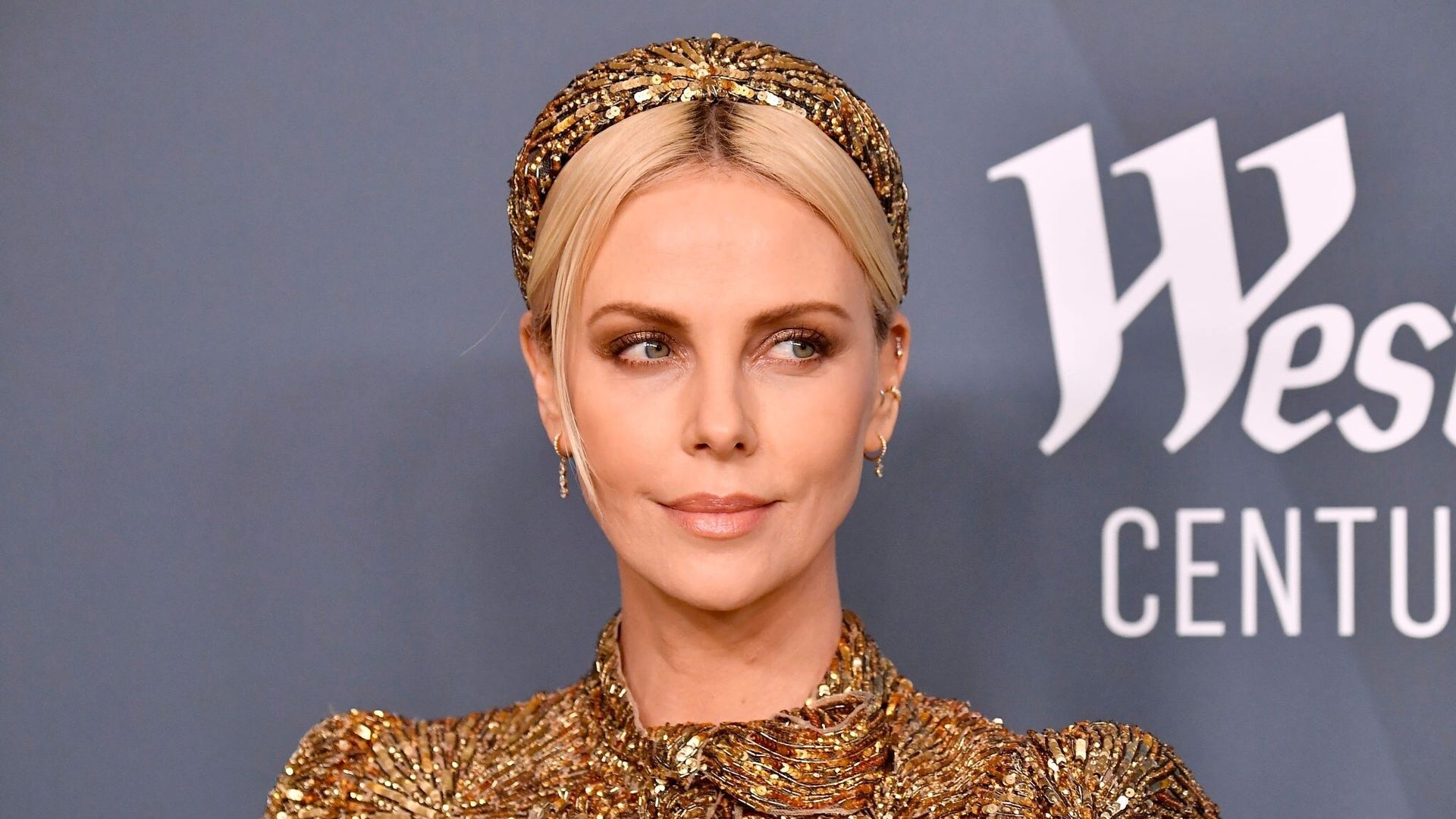 Charlize Theron é Leão no horóscopo