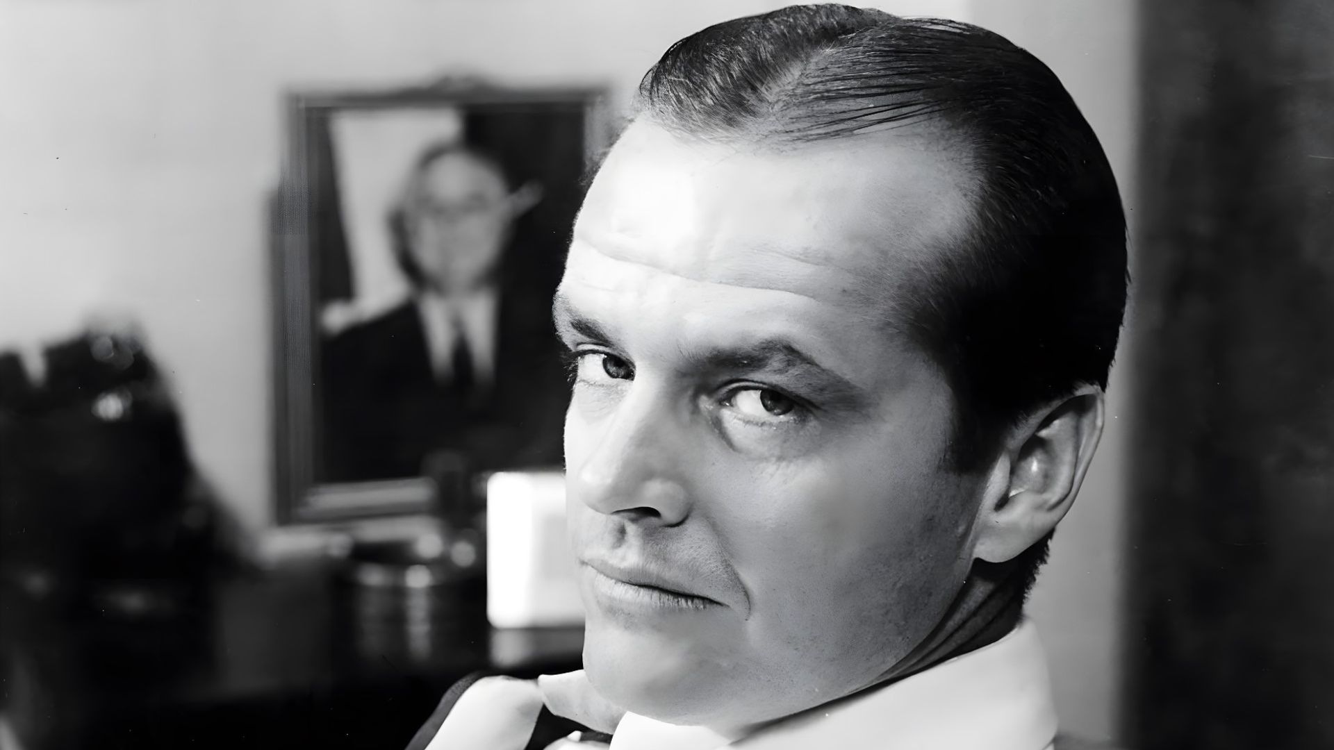 Jen Nicholson, Touro por horóscopo