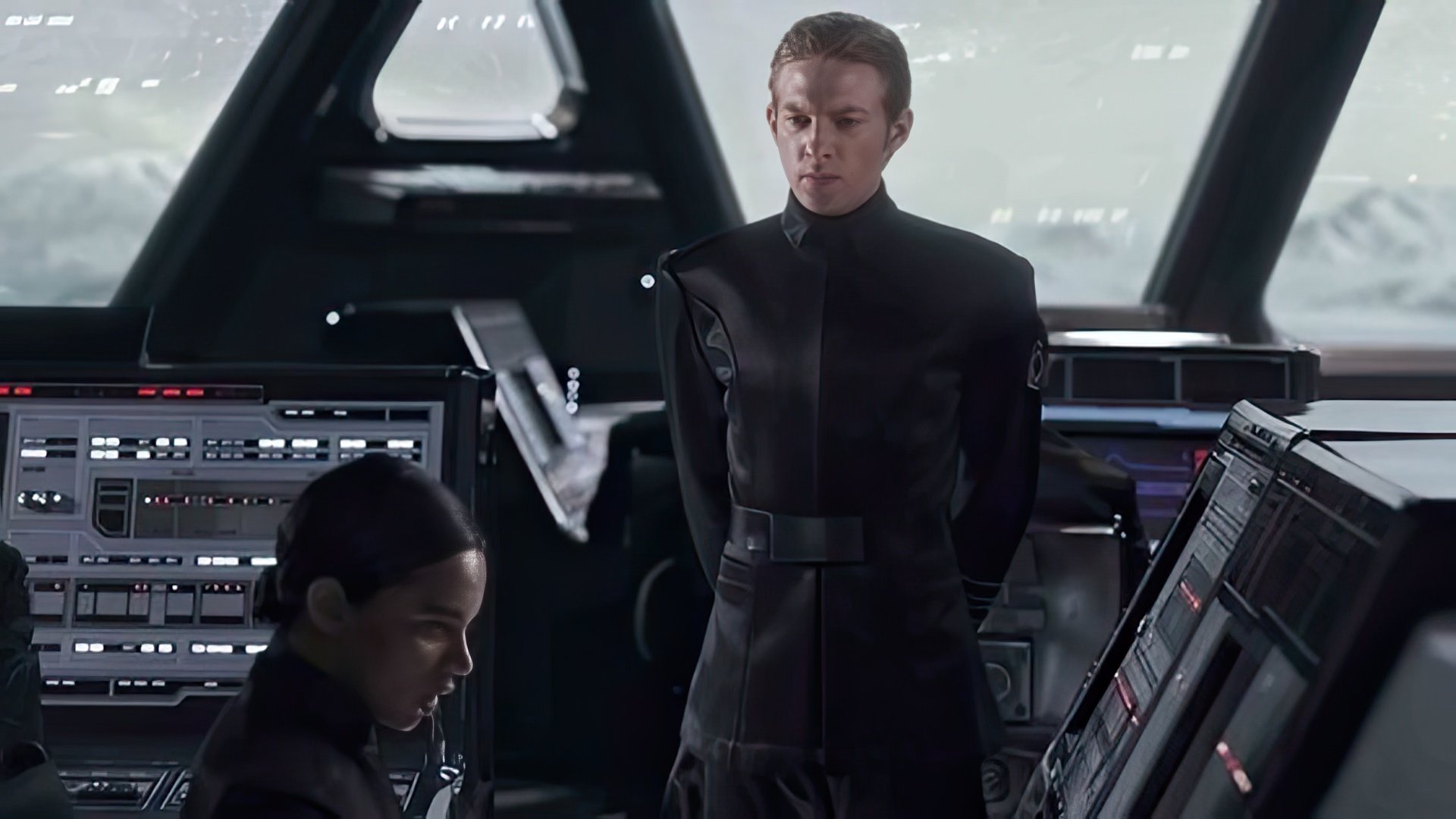 Domhnall Gleeson no set do filme "Star Wars"