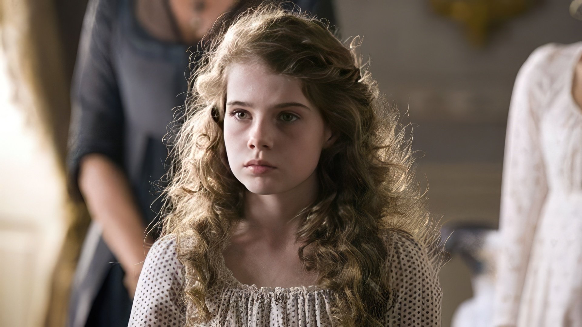 Lucy Boynton na série "Sense and Sensibility"