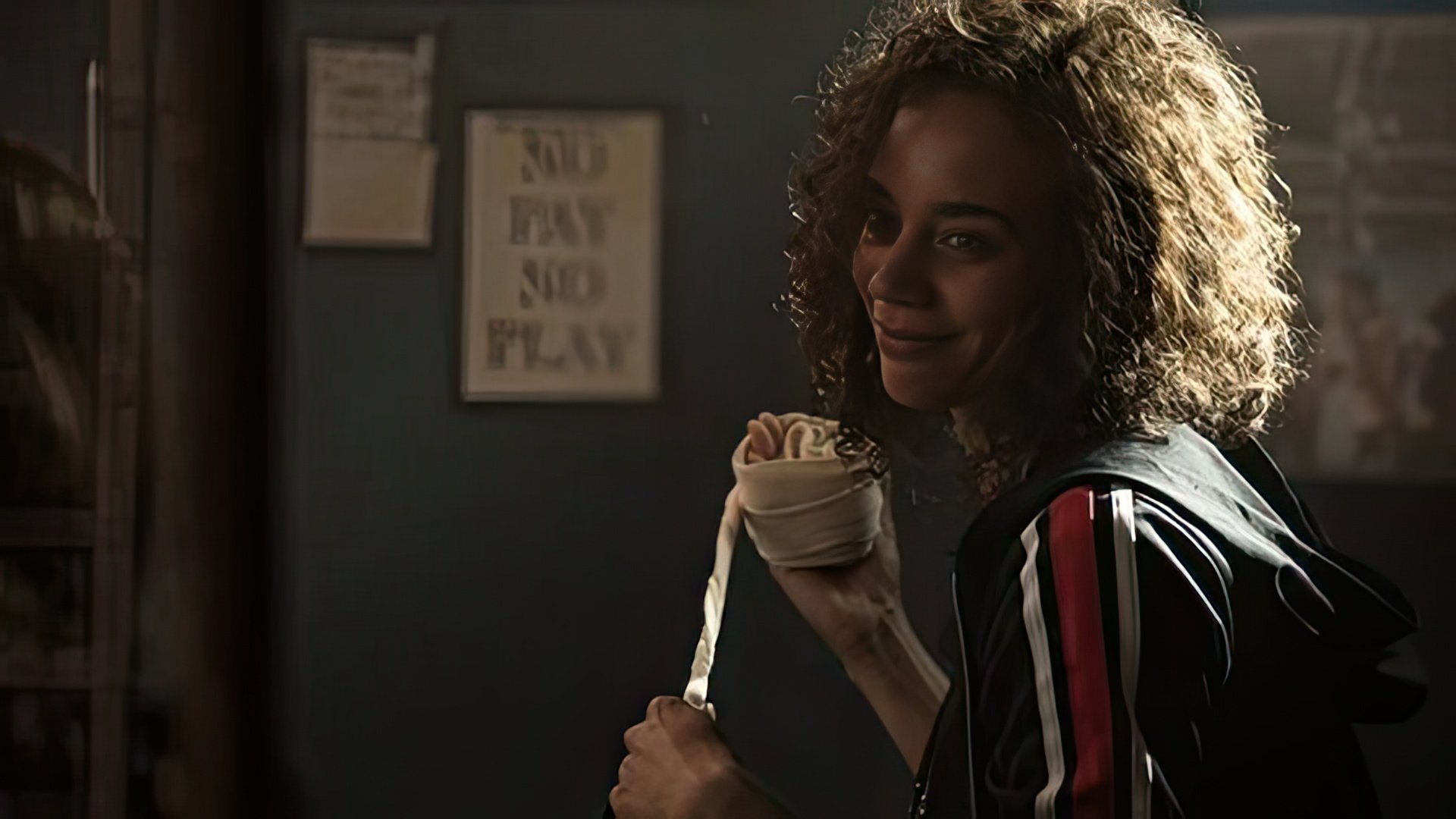 Hannah John-Kamen em Tomb Raider