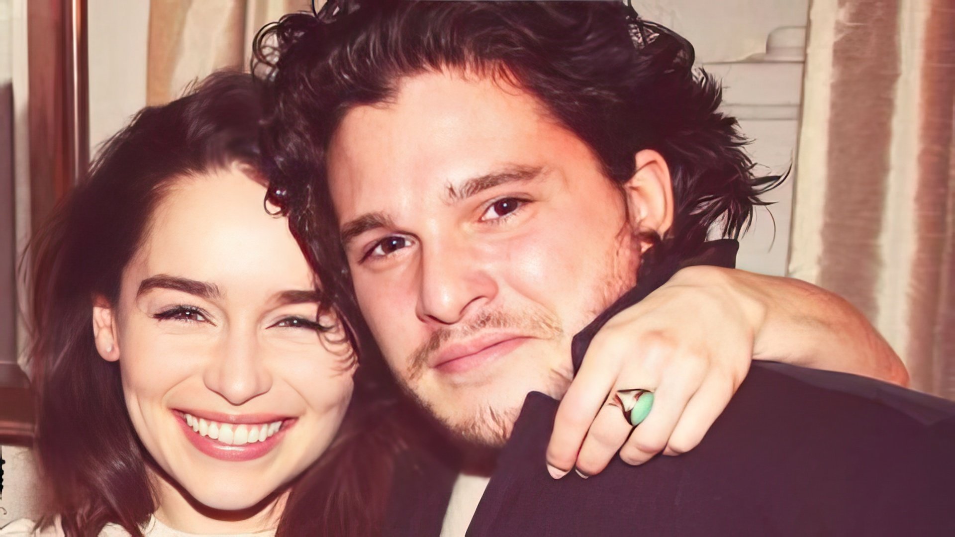 Emilia Clarke e Kit Harington são apenas amigos