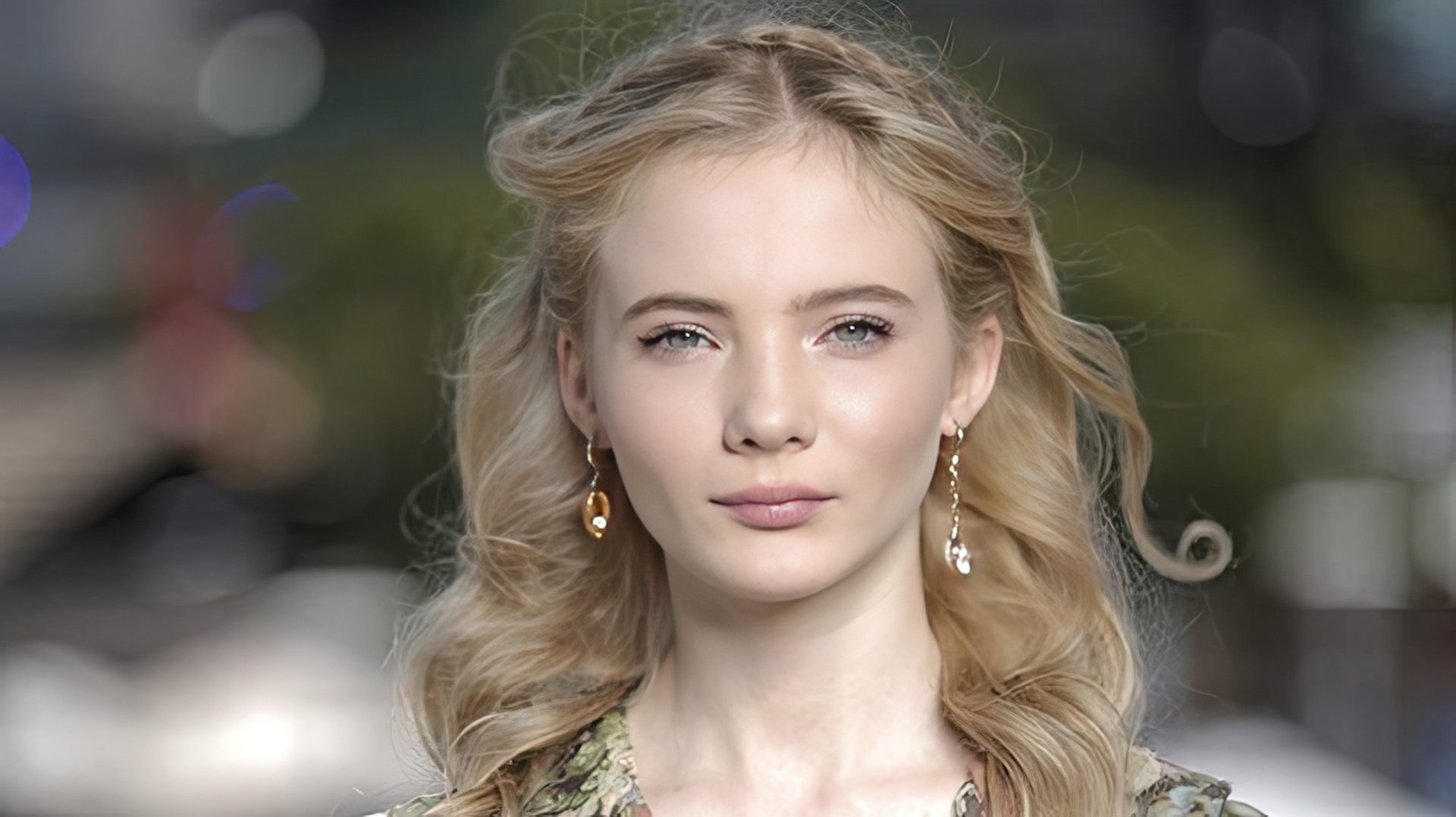 Freya Allan em 2019