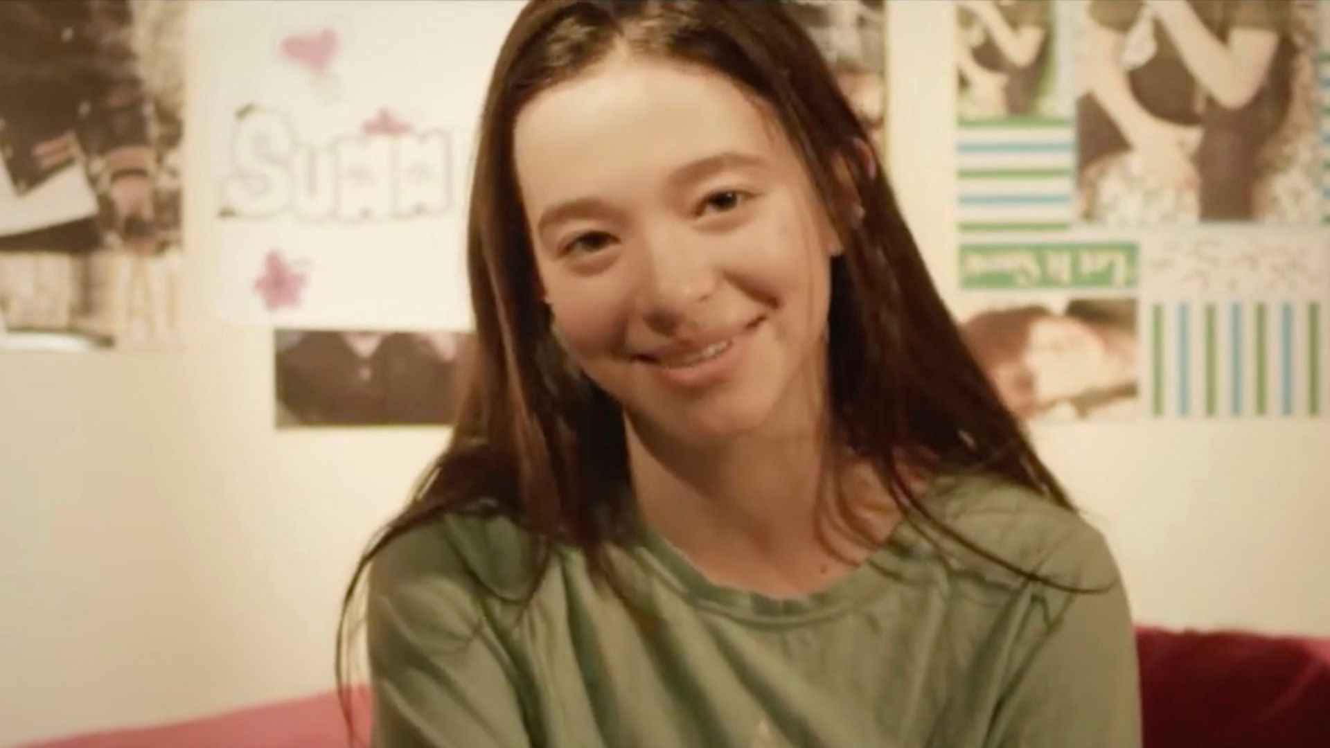 Uma cena do filme "Retirement," o primeiro papel de Mikey Madison