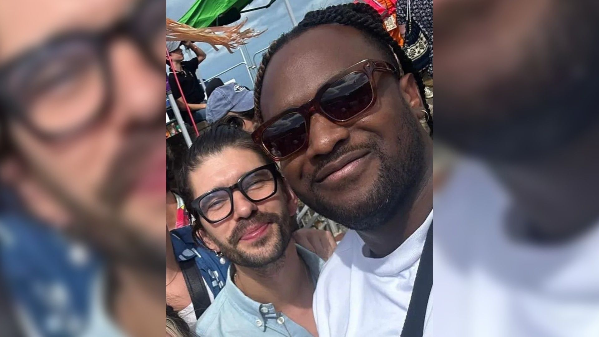 Ben Whishaw e Kadiff Kirwan fazem uma selfie