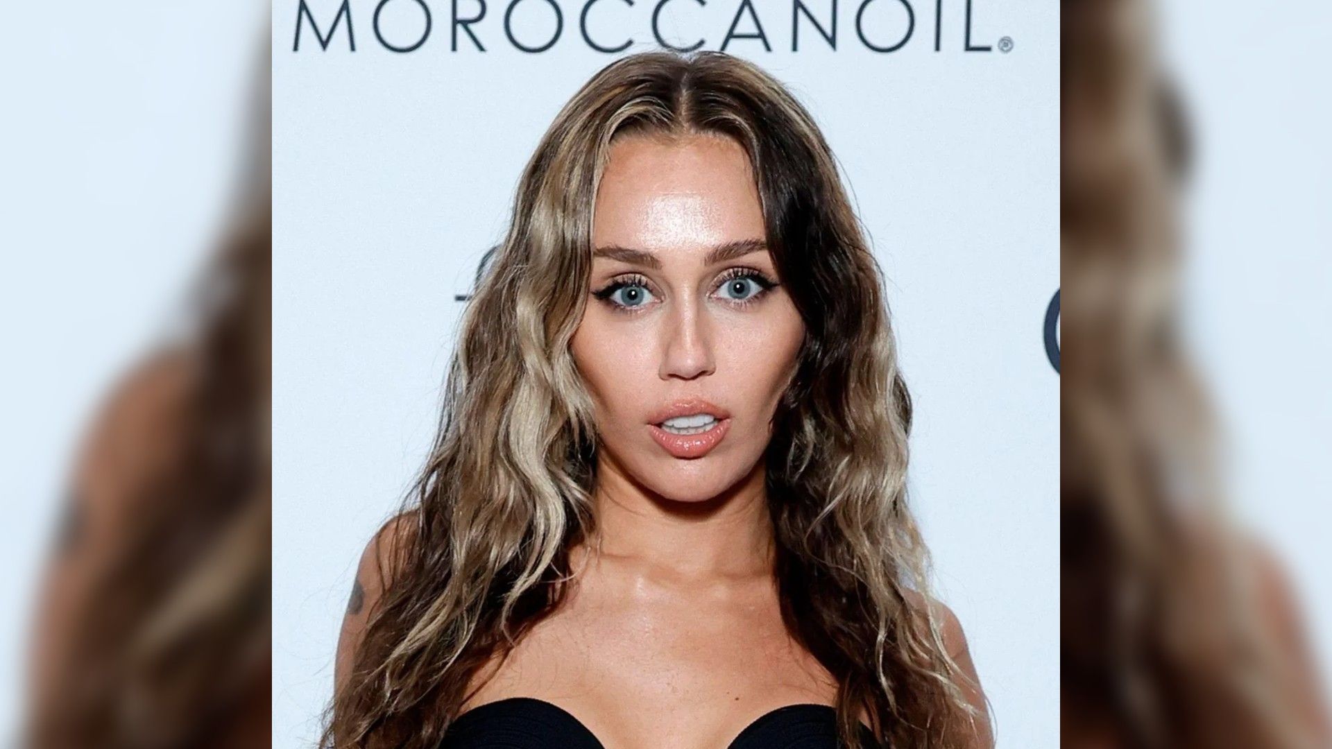 Miley Cyrus, rosto em close-up, cabelo comprido