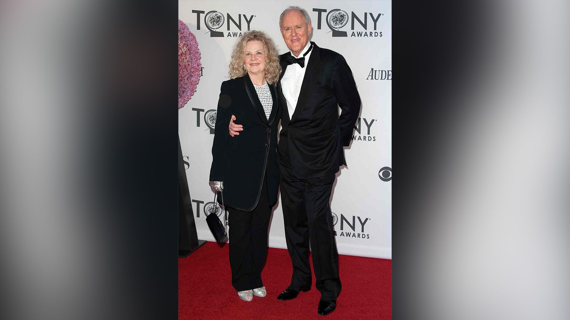 John Lithgow e Mary Yeager de fato preto nos Tony Awards