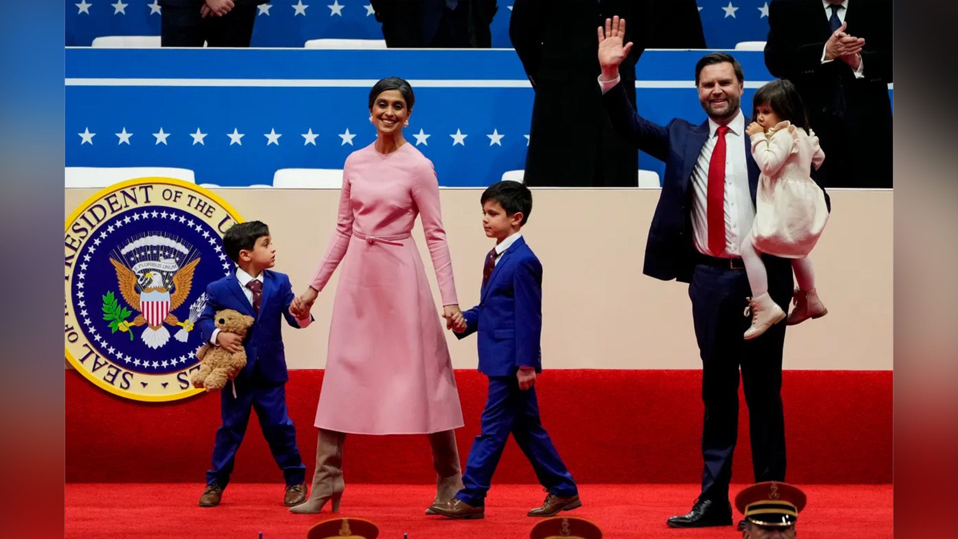 J.D. Vance, Usha Chilukuri e os seus três filhos