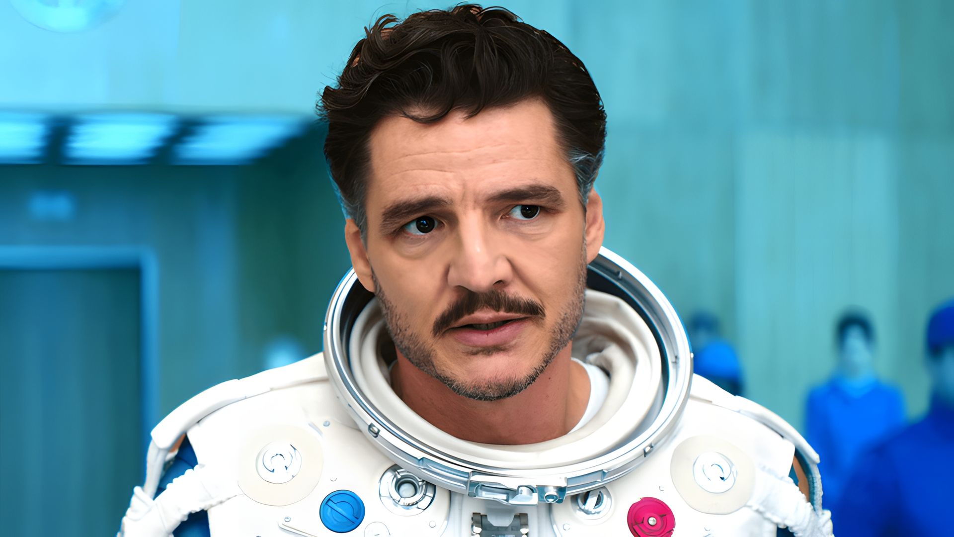 Pedro Pascal em fato de astronauta sem capacete