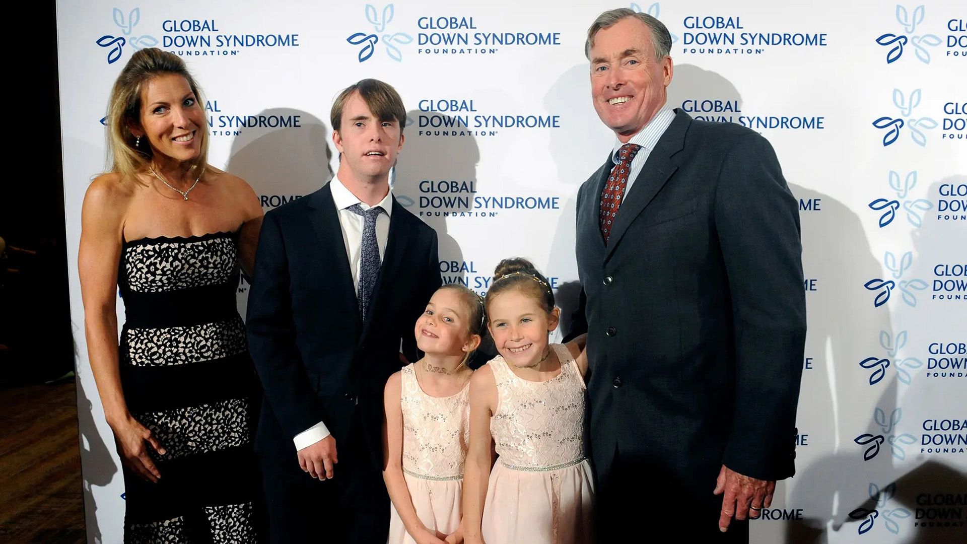 John C. McGinley com a esposa Nichole Kessler e os filhos Max, Billie e Kate num evento social